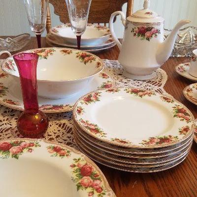 6 person Prestige Collection dinner set with tea service