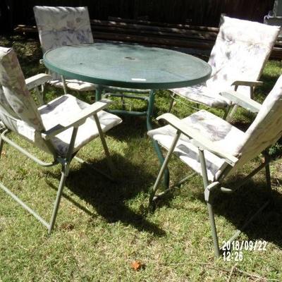 Round Patio table and folding chairs with pads