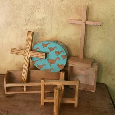 Set of wood pieces for crafting (crosses, oval box ...