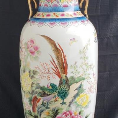 Spectacular Very Large Chinese Vase