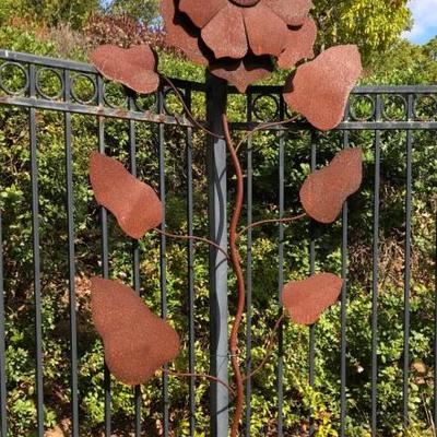 5' Rusty Metal Flower Sculpture