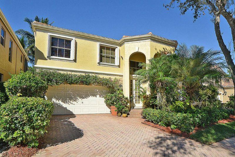 BOCA RATON ESTATE IN GATED COMMUNITY