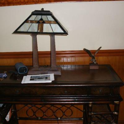 nice stained glass lamp and foyer table