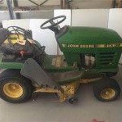 John Deere STX38 Lawn Tractor

