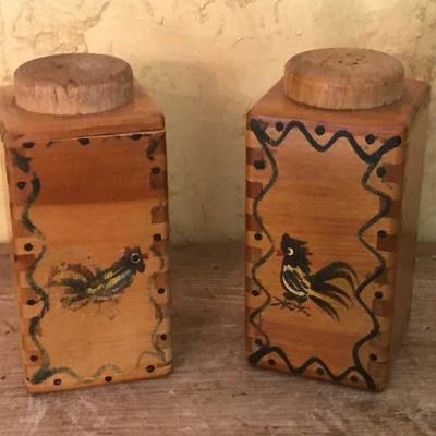 Vintage Old Farmhouse Rooster Wooden Salt and Pepp ...