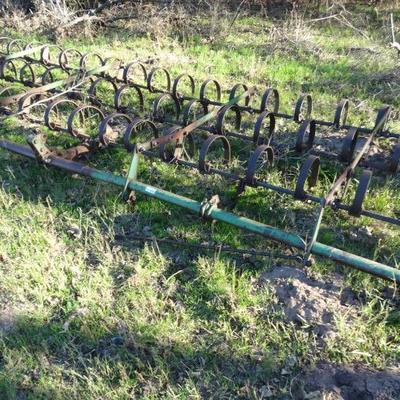 Large pull behind spring tooth implement