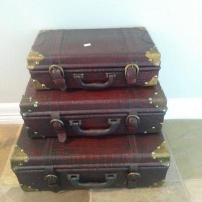 Set of 3 suitcase boxes $50
