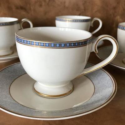 MENTON by Villeroy & Boch. 5 cups and 6 saucers. Set $30.