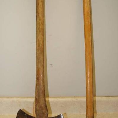 Lot of Hand Tools - Axe, Sledge Hammer and other i ...