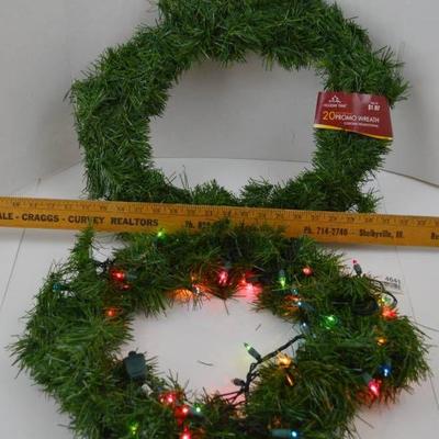 2 Christmas Wreaths (1 Pre Lit, works and 1 W No ...
