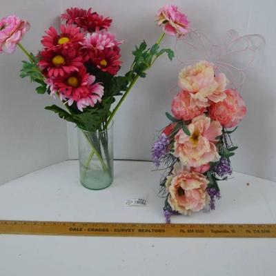 Misc Faux Flower Arrangement In Vase w Wall Hangi ...