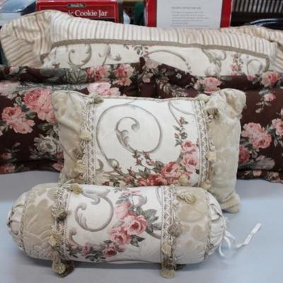 Twin pillow set