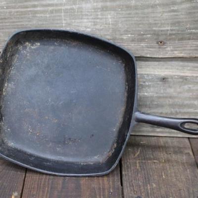 Cast iron pan