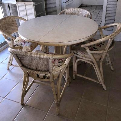 WWH008 Round Wood Table & Four Matching Chairs Set