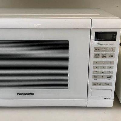WWH002 Panasonic Microwave and Black & Decker Toaster