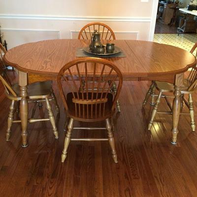 Ethan Allen Dining room table with 4 chairs