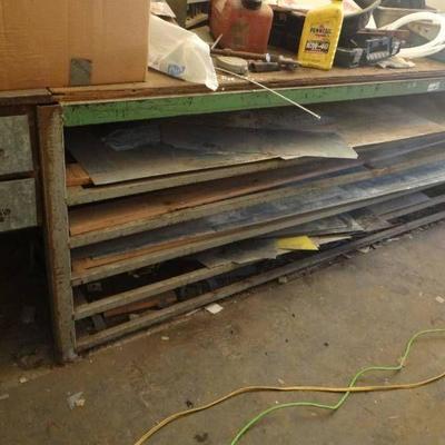 Heavy duty metal work bench table, Contents not in ...