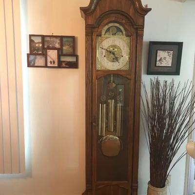 sligh oak grandfather clock in excellent condition 