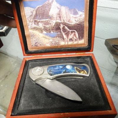 Collectable knife in box