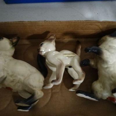 5 assorted cat figurines-