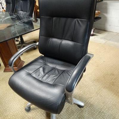 Lot of 6 executive style conference chairs on whee ...