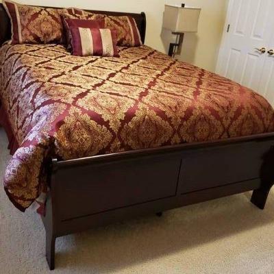 Queen Bed with mattress and sheet set