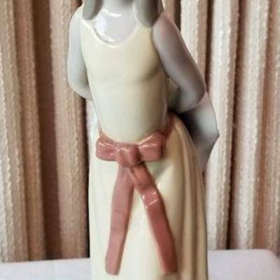 NOT024 Lladro Figurine Girl with Hat