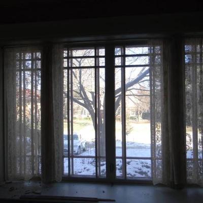 Lace Curtains In Formal Dinning Room W Rods