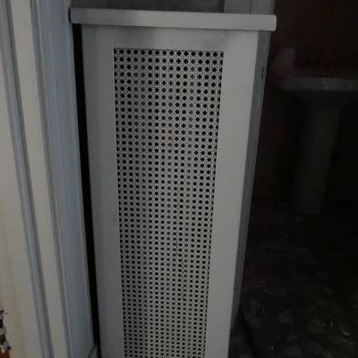 Old Fashioned Cast Iron Radiator with Decorative G .....