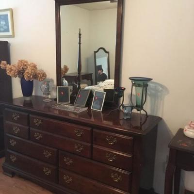Dresser w/ Mirror Early American Style Chest of Drawers KC009 Local Pickuphttps://www.ebay.com/itm/113398416105