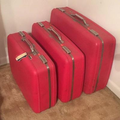 Vintage Red Set of 3 American Tourister Tiara Luggage RR1012 Movie Prop https://www.ebay.com/itm/123503497164