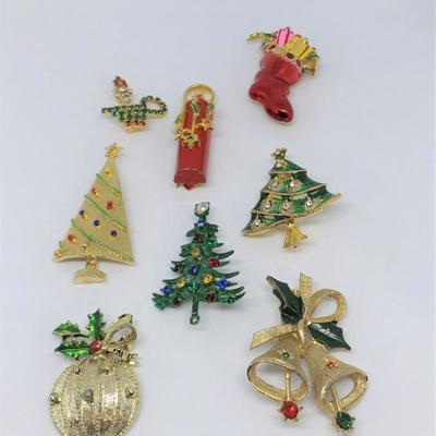 LOT 46 8pc VINTAGE CHRISTMAS TREES, BELLS, STOCKINGS BROOCHES/PINS