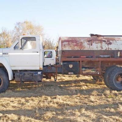 1984 Ford F800 Tank Truck - with Title - Low Origi ...