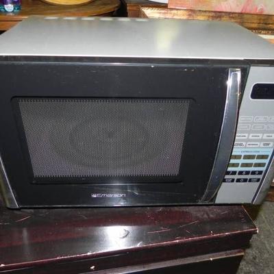 Emerson Counter Top Microwave