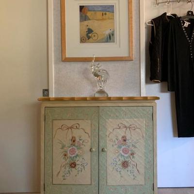 Domain Cabinet with Flower and Bow