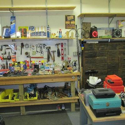 Hundreds of tools and power tools!