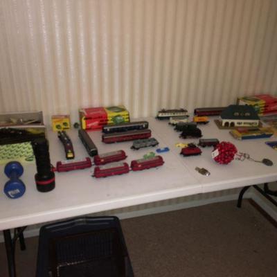 Fleischmann HO trains and tracks