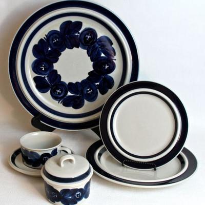 Arabia "Anemone" dinnerware