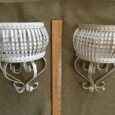 Set of metal wall baskets planters