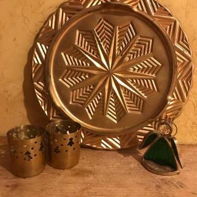 12 Gold painted snowflake plate with candle holde ...