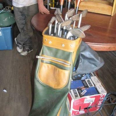 Set of golf clubs and bag includes 3 wood, 10 me ...