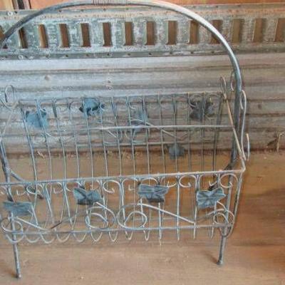 Green wire with ivy magazine rack