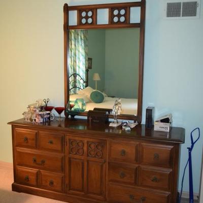Mid Century Dresser with Mirror, Decor