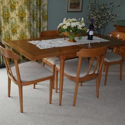 Mid Century Dining Room Table and Chairs