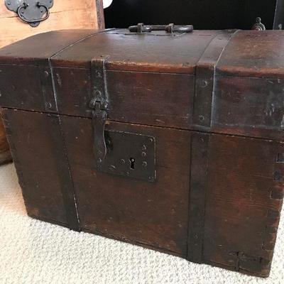 Rare antique Norwegian immigrant trunk. $148