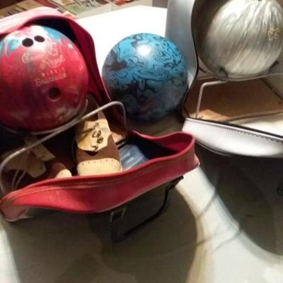 Bowling Balls and Carriers