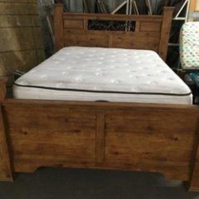 Queen Size Pine Look Wood Bed with Beautyrest Clas ...