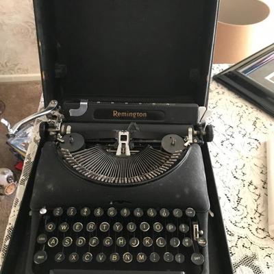 Remington manual typewriter 