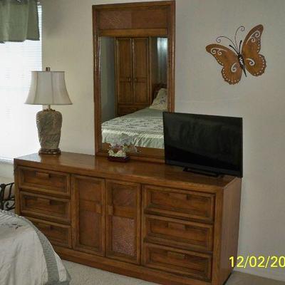 9 Drawer Dresser with Mirror; Table Lamp
