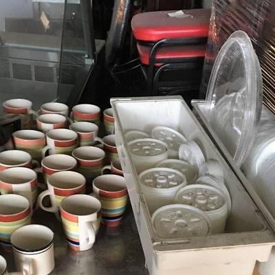 Large Lot of Coffee Cups; To-Go Cups w Lids and C ...